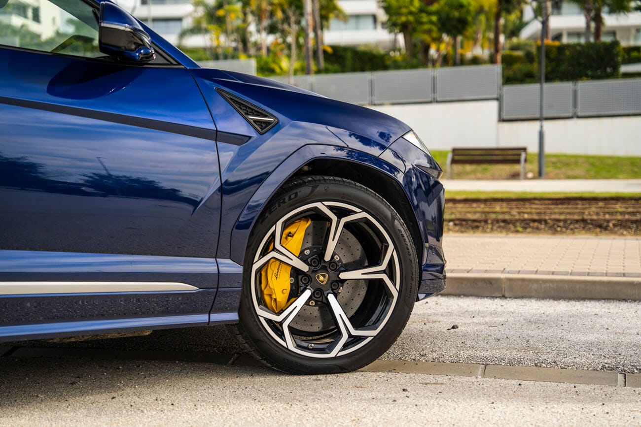 Lamborghini Urus Blue